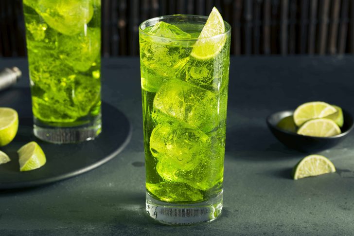 glass that has tokyo tea recipe cocktail